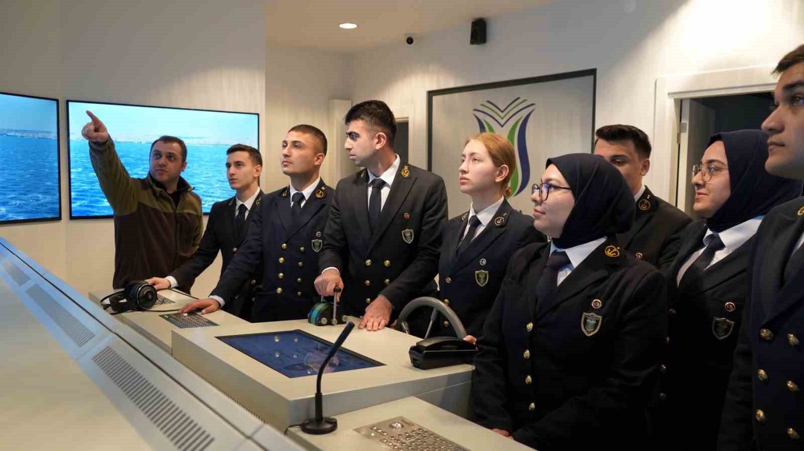 Geleceğin denizcileri mesleki disiplinle yetiştiriliyor
