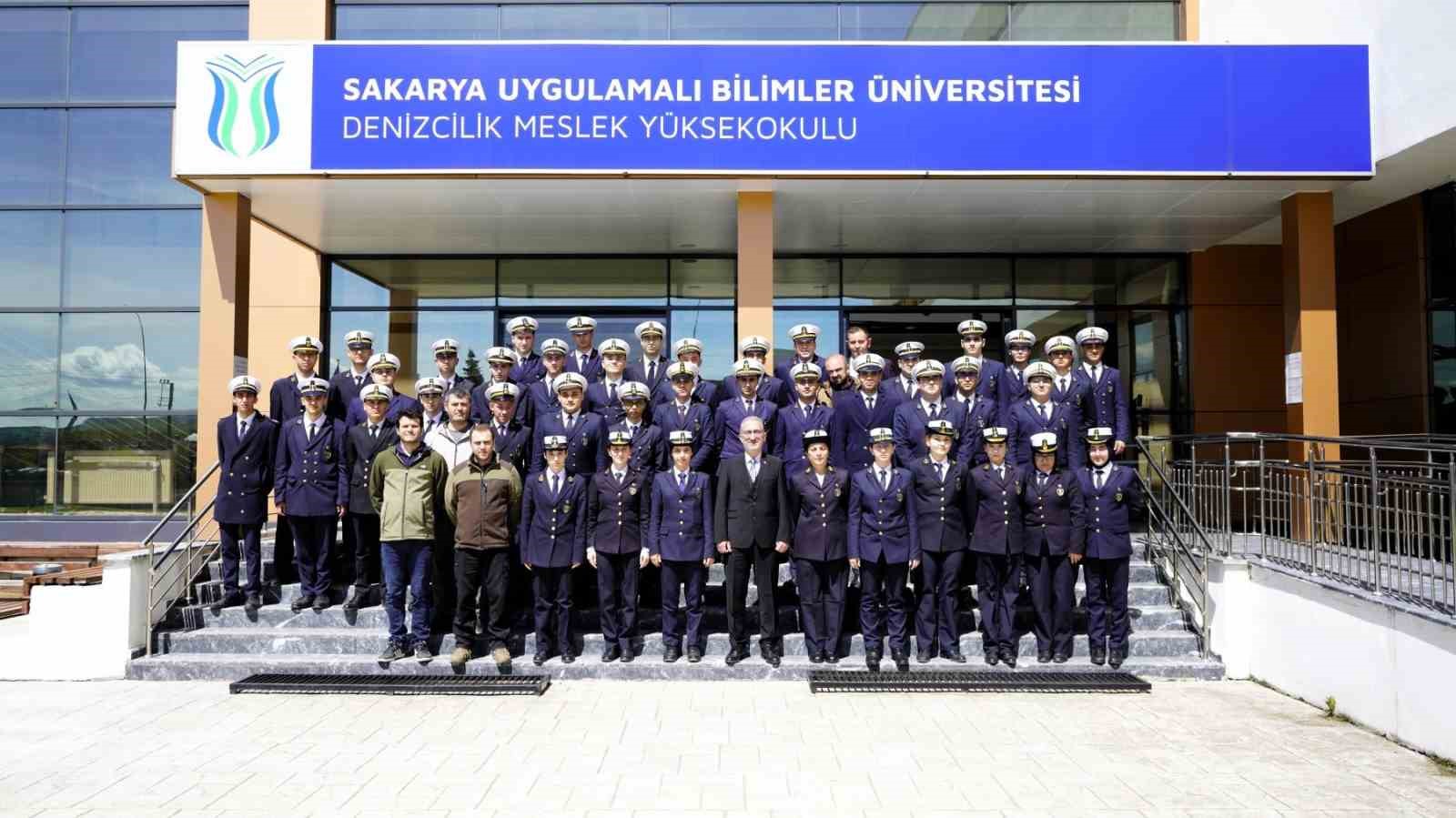 Geleceğin denizcileri mesleki disiplinle yetiştiriliyor