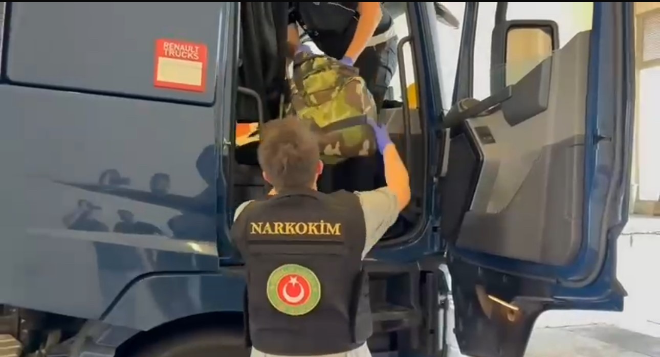 Kapıkule’de 26 kilo skunk ele geçirildi: 4 tutuklama