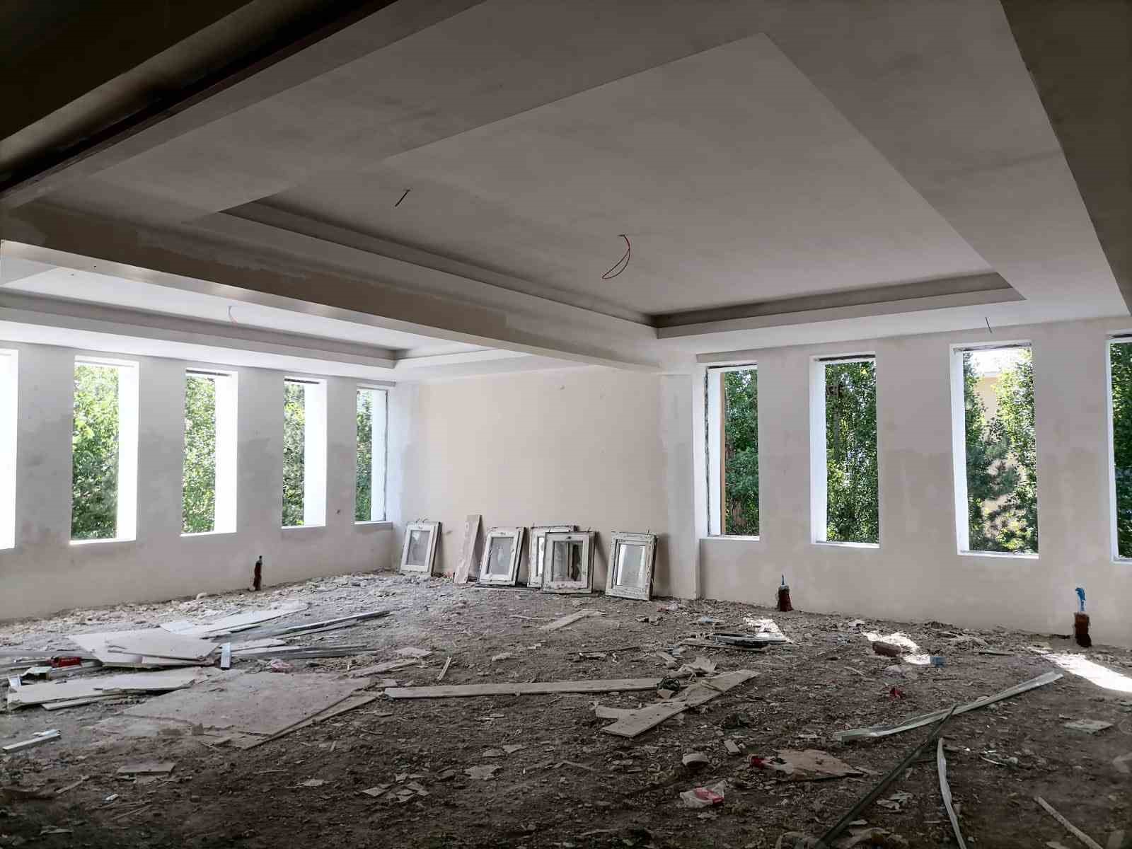 Kars İl Halk Kütüphanesi’nde tadilat ve restorasyon tamamlanıyor