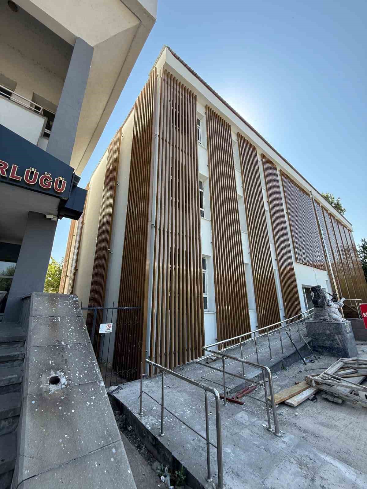 Kars İl Halk Kütüphanesi’nde tadilat ve restorasyon tamamlanıyor