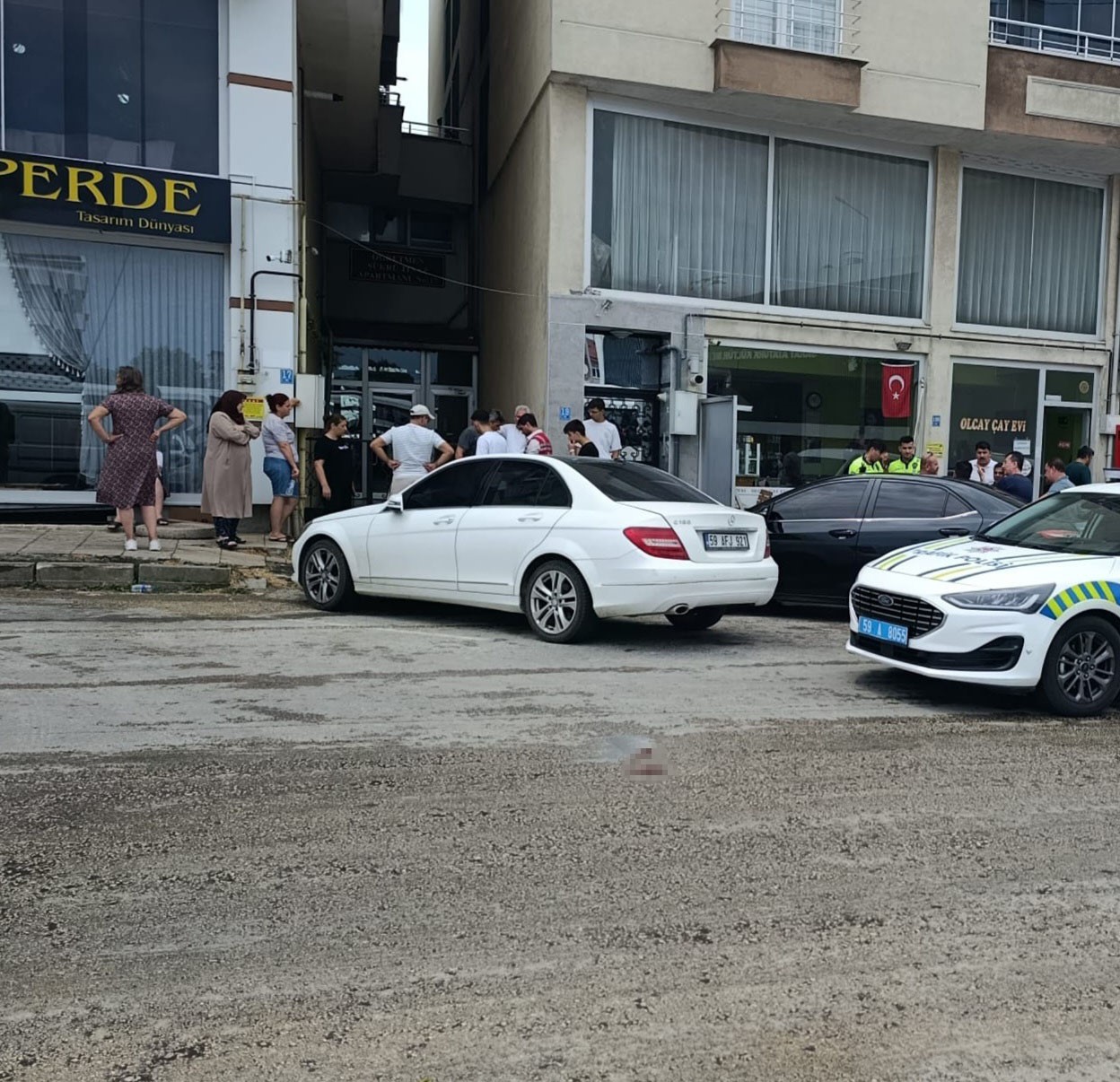 Tekirdağ’da çiftlerin kavgası kanlı bitti: 3 çocuk annesi kadın bıçaklandı