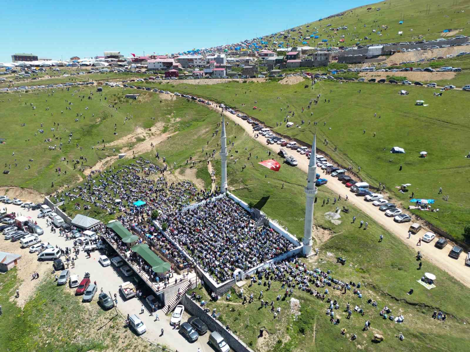 Binlerce kişi Kadırga Yaylası’nda Otçu Şenliği için bir araya geldi