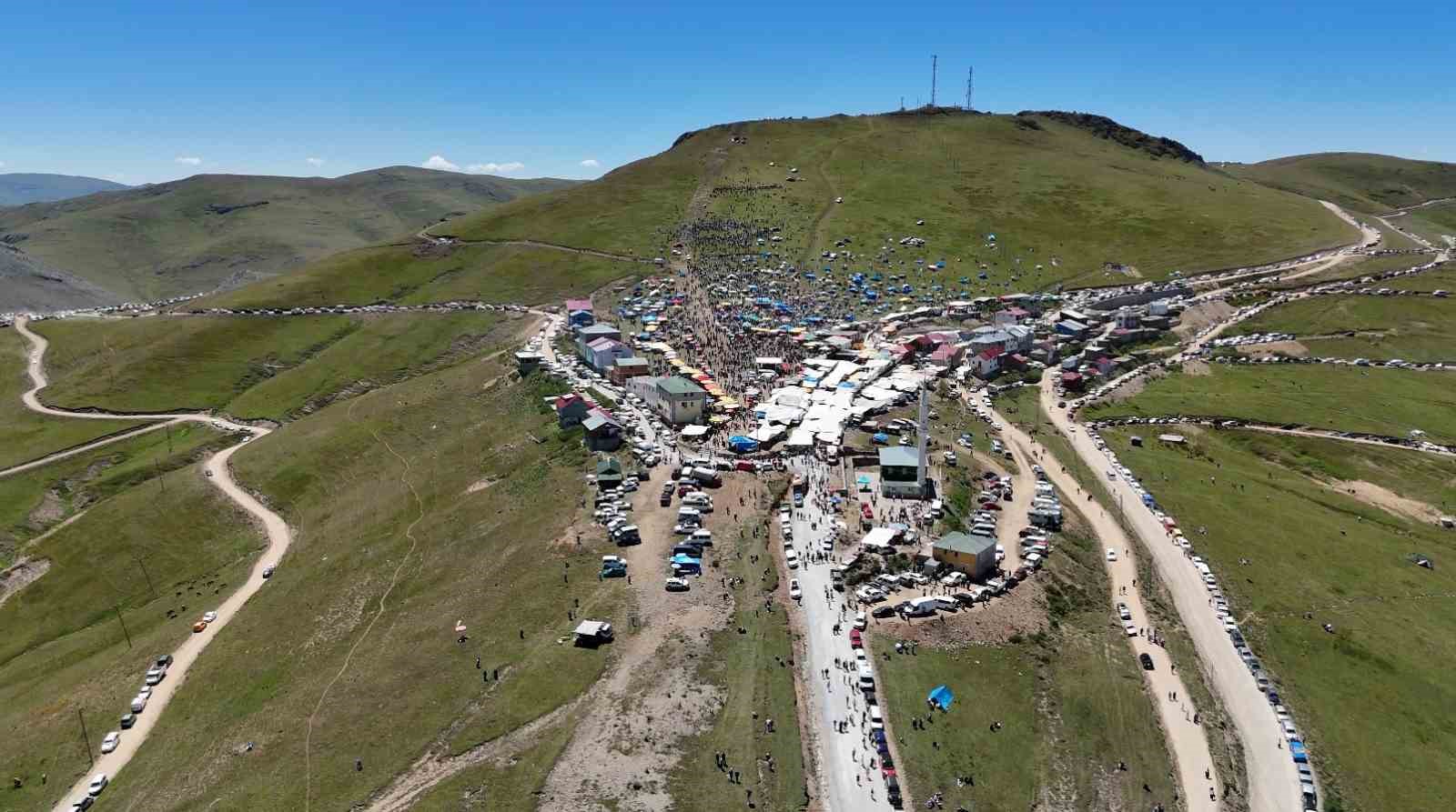Binlerce kişi Kadırga Yaylası’nda Otçu Şenliği için bir araya geldi
