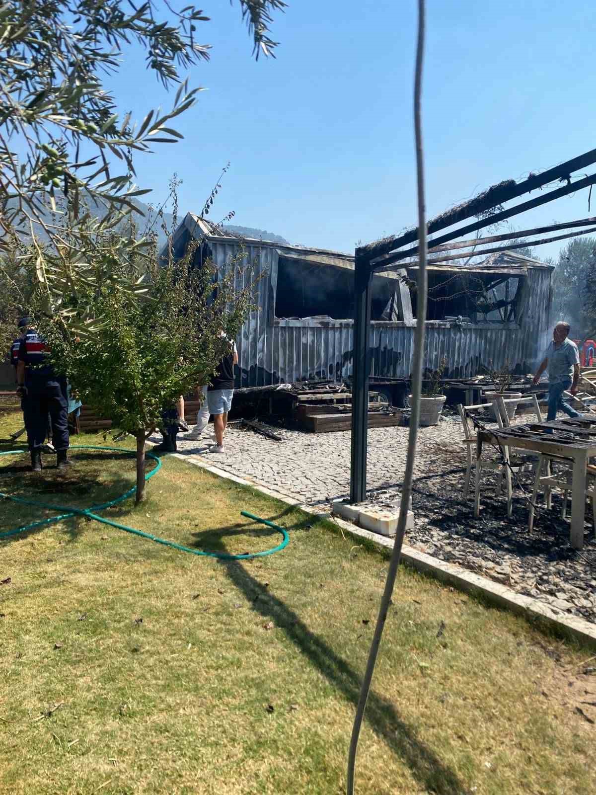 Ayvacık’ta restoranın mutfağında çıkan yangın söndürüldü