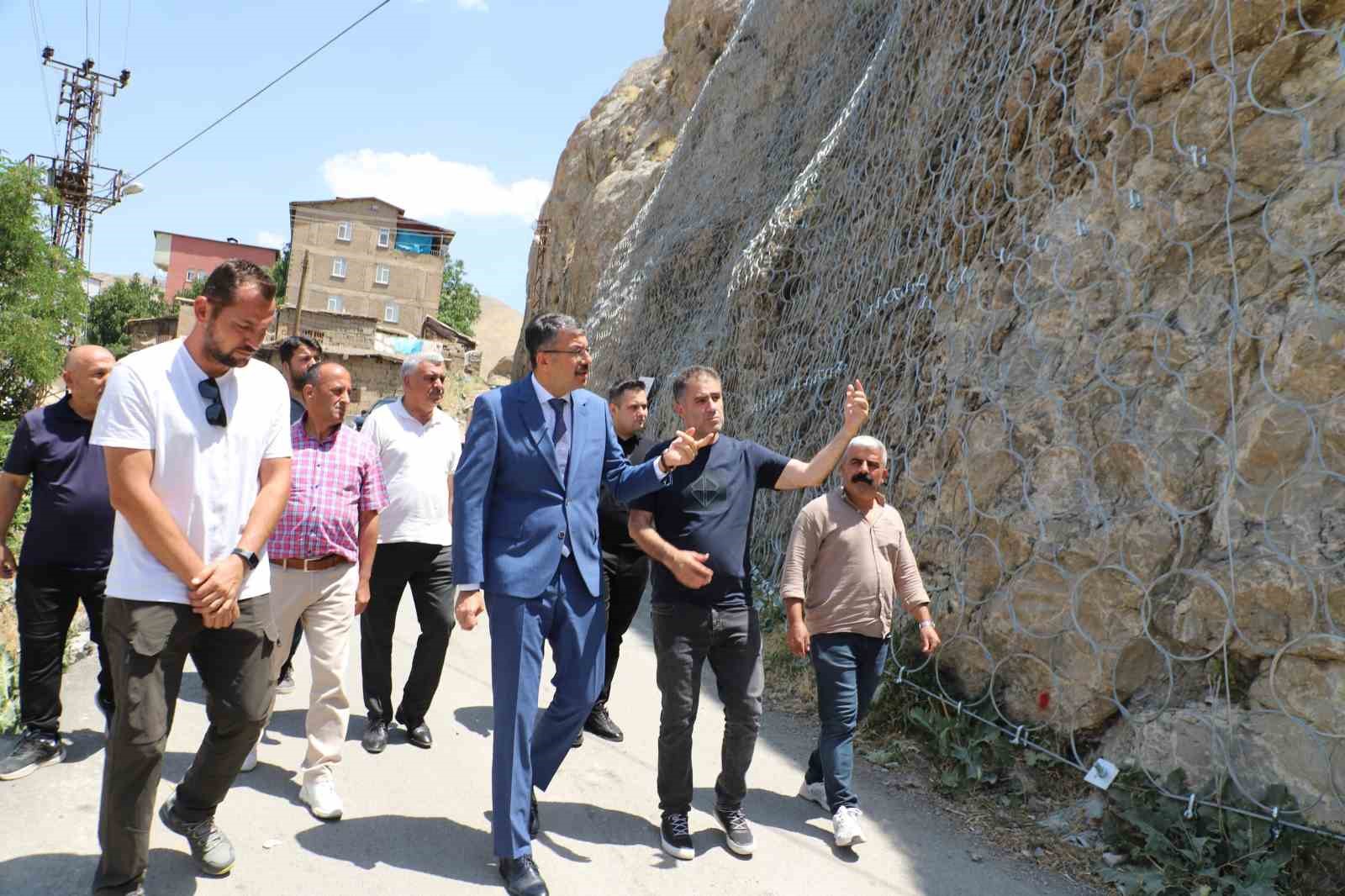 Vali Çelik, Mir Kalesi’ndeki ıslah çalışmalarını denetledi