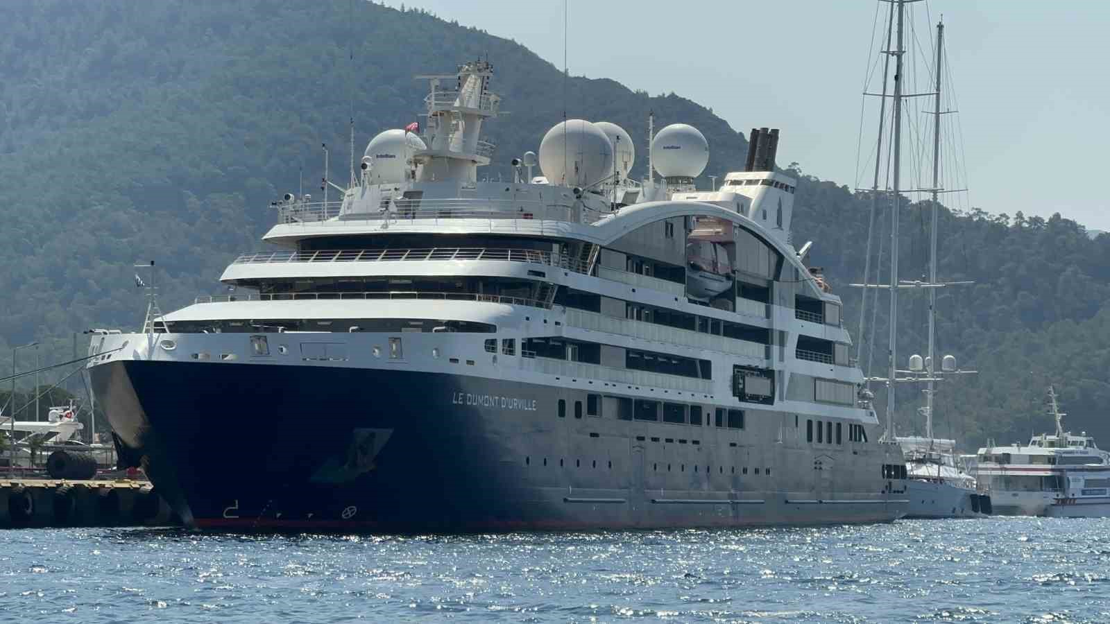 L&uuml;ks kruvaziyer Marmaris&rsquo;te
