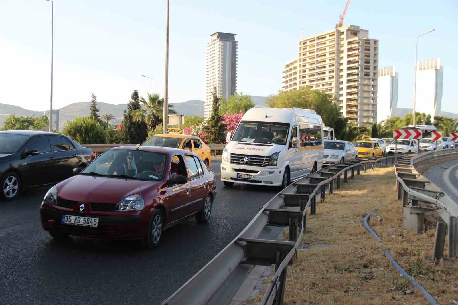 İzmir’de trafiğe kayıtlı araç sayısı 2 milyon 20 bin 832 oldu