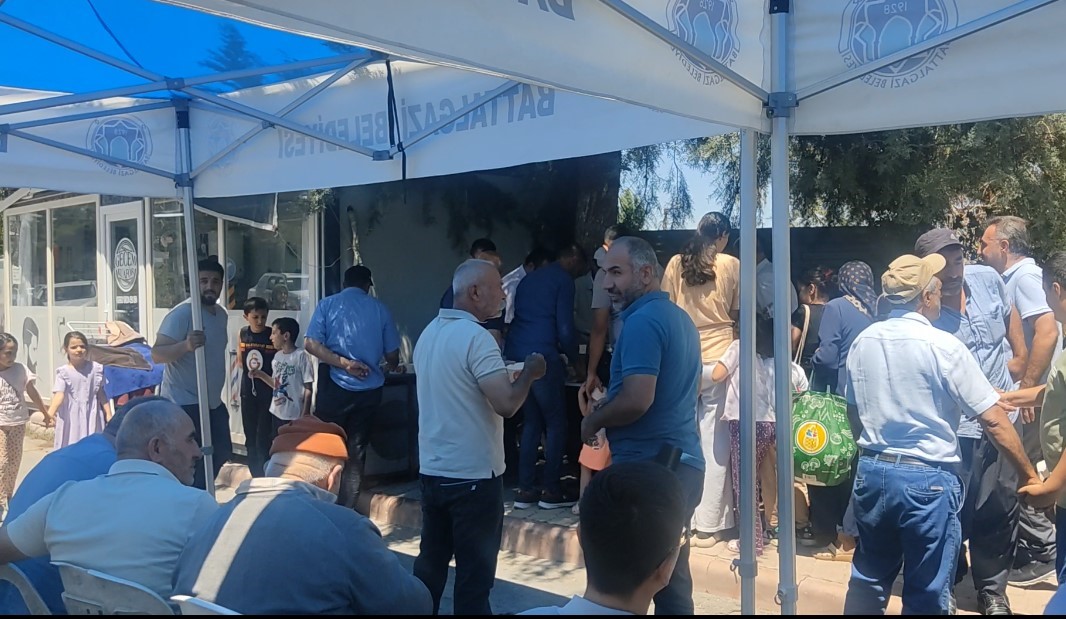 Malatya İş İnsanları Platformu’ndan aşure ikramı