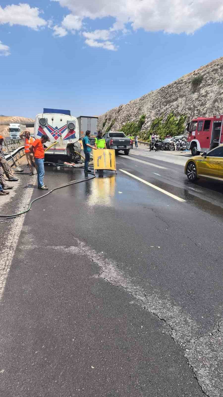 Şanlıurfa otomobil sulama tankerine çarptı: 1 ölü
