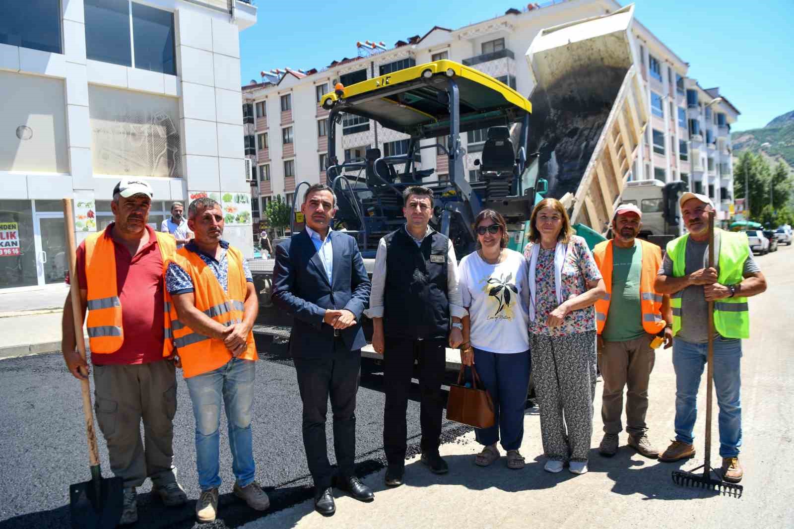 Tunceli merkezde sıcak asfalt serimi yapıldı