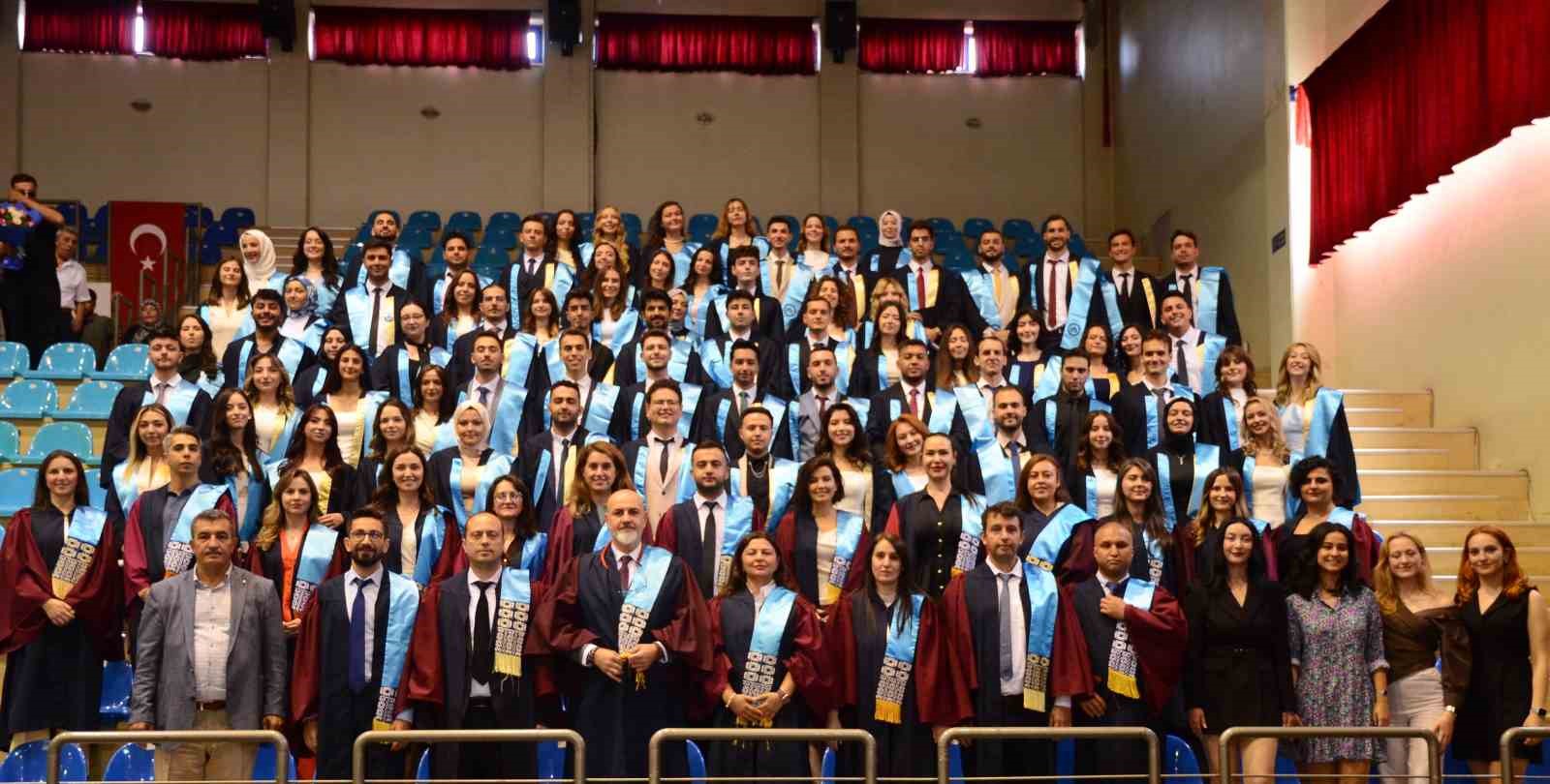 ESOGÜ Diş Hekimliği Fakültesi 2025 mezunlarını verdi