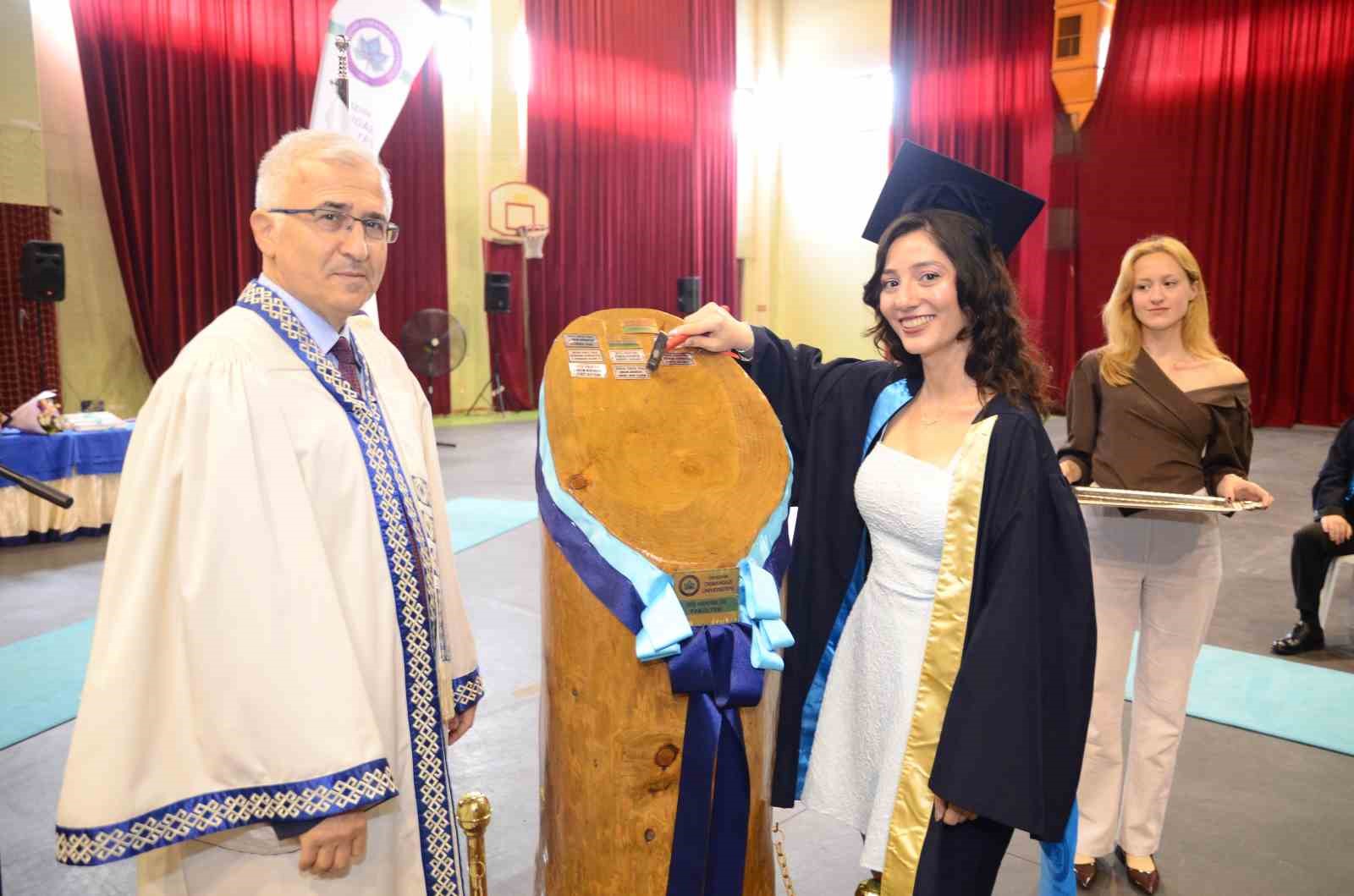 ESOGÜ Diş Hekimliği Fakültesi 2025 mezunlarını verdi