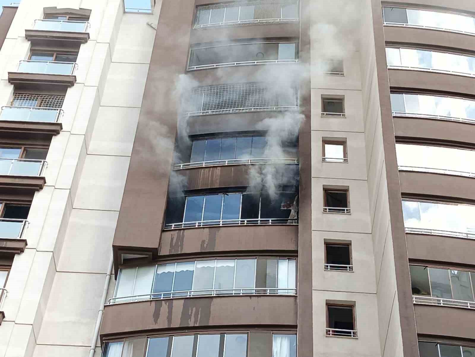 Ankara&rsquo;da 14 katlı binada &ccedil;ıkan yangında mahsur kalan anne ile oğlu kurtarıldı
