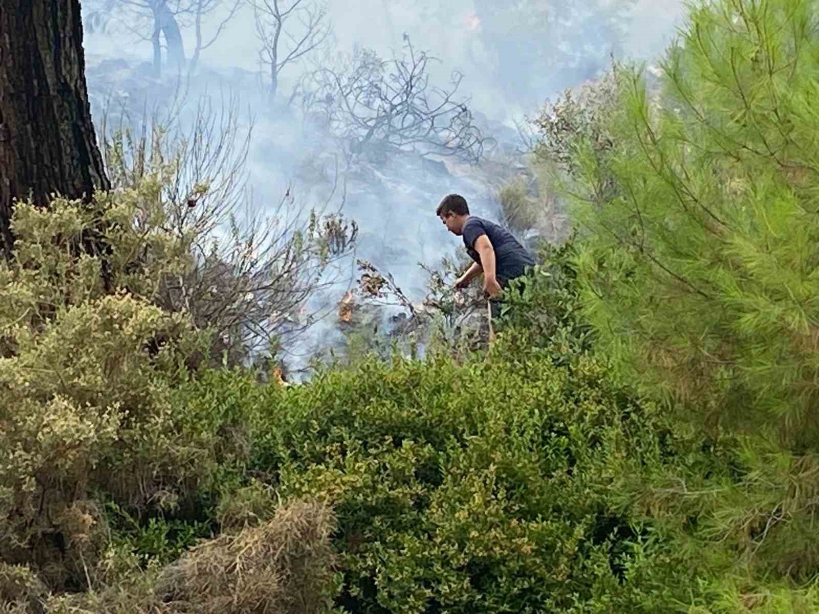 Kumluca’da çıkan orman yangınında 1 dekar alan yandı