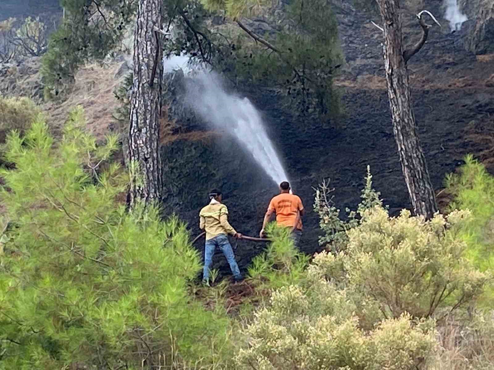 Kumluca’da çıkan orman yangınında 1 dekar alan yandı