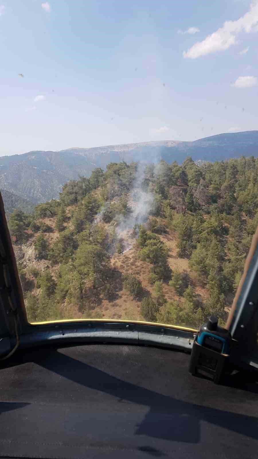 Yıldırım düşmesi sonucu çıkan orman yangını havadan müdahale ile söndürüldü