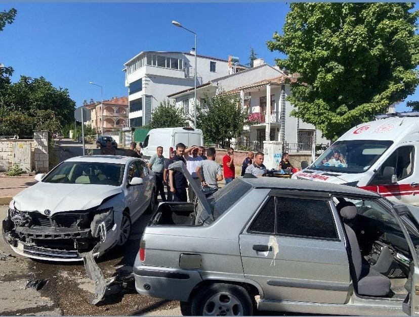 Elazığ’da trafik kazası: 3 yaralı