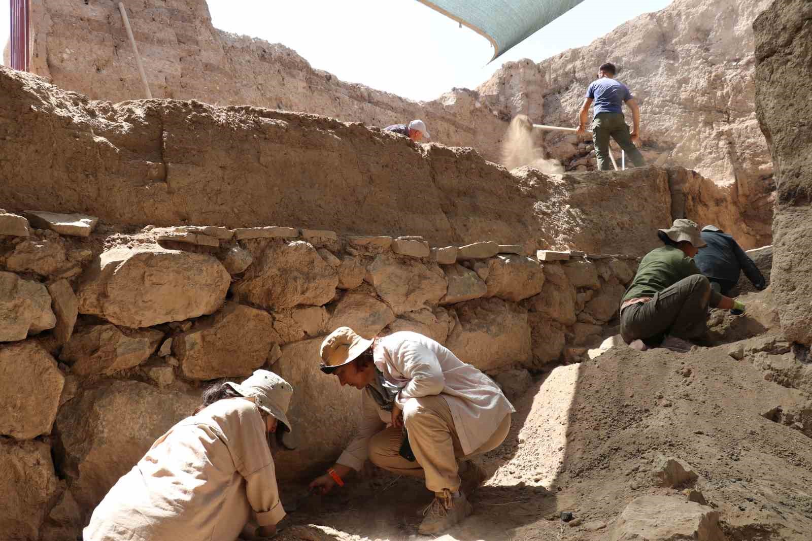 Urartu’nun göz bebeği Haldi Tapınağı adım adım gün yüzüne çıkarılıyor