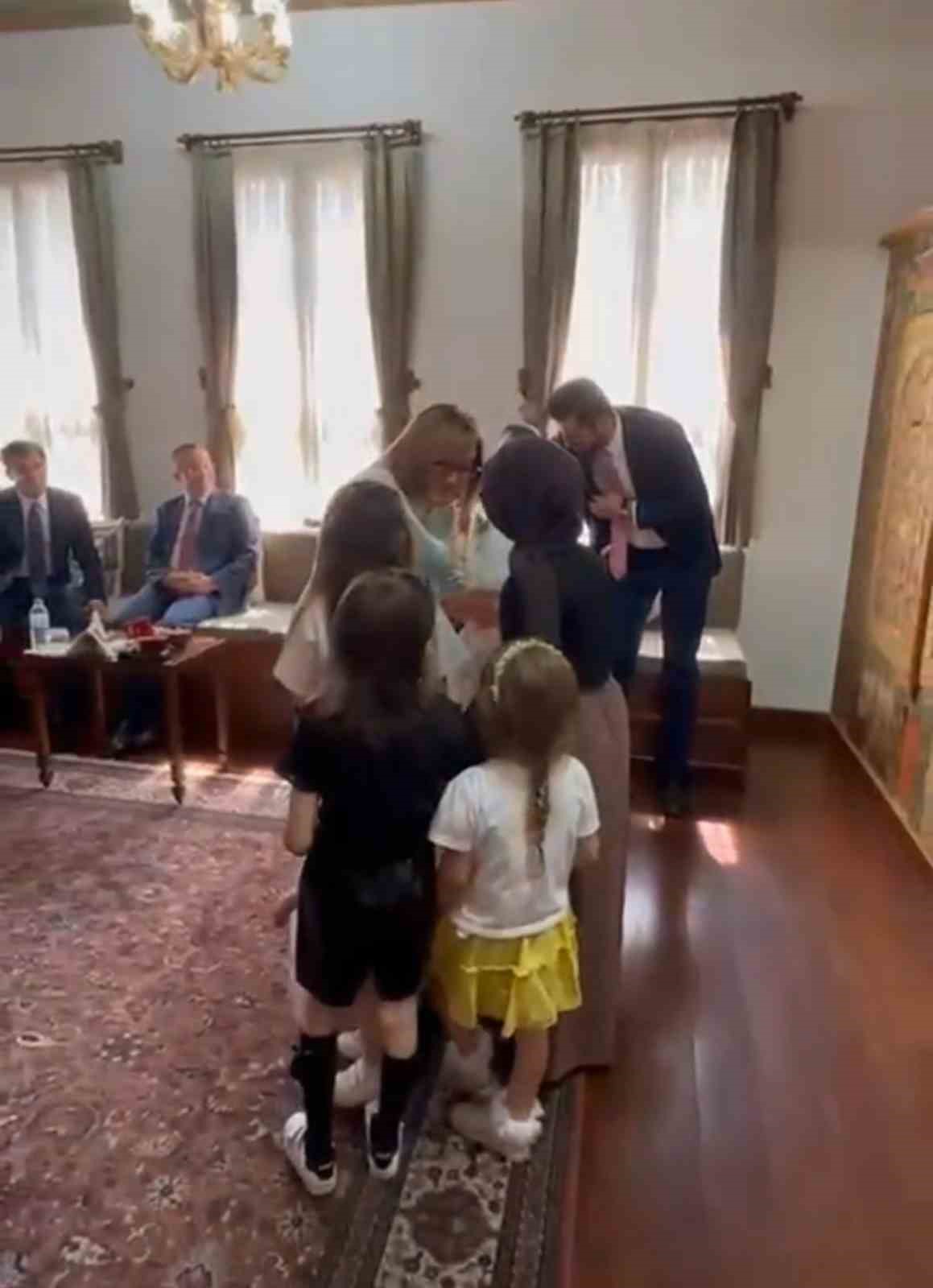 "Kızdan belediye başkanı olur mu?" sorusu Tokat’ta cevabını buldu: Miniklerle Fatma Şahin buluştu