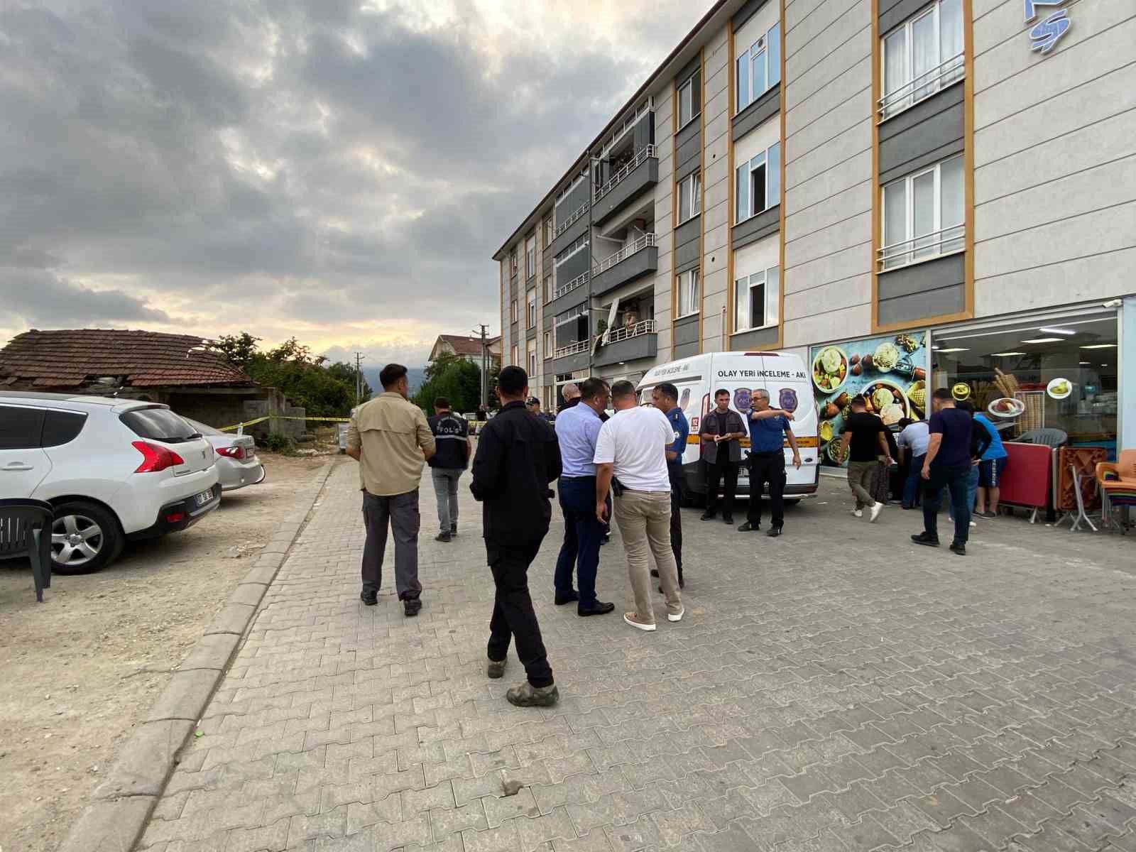 Sağlık merkezi önünde silahlı saldırıya uğrayan şahıs hayatını kaybetti