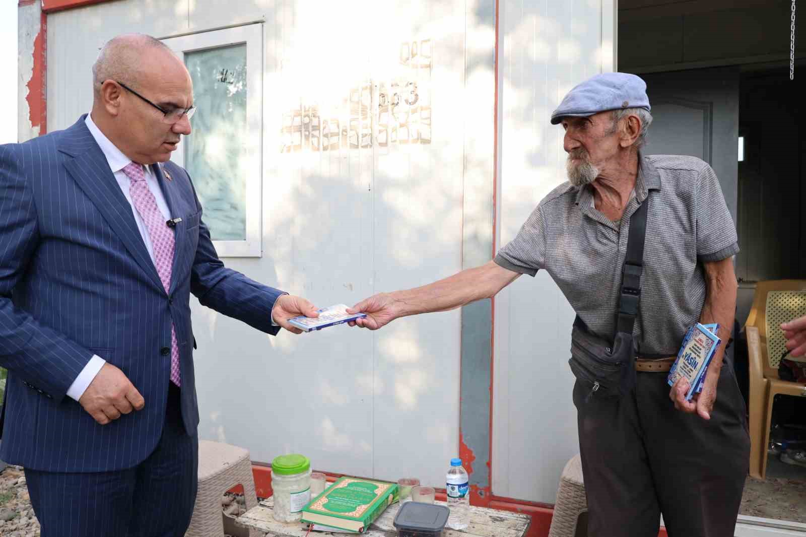 Sevdiğini 60 yıldır bekleyen "Memiş Dayı" Vali Koç’u duygulandırdı
