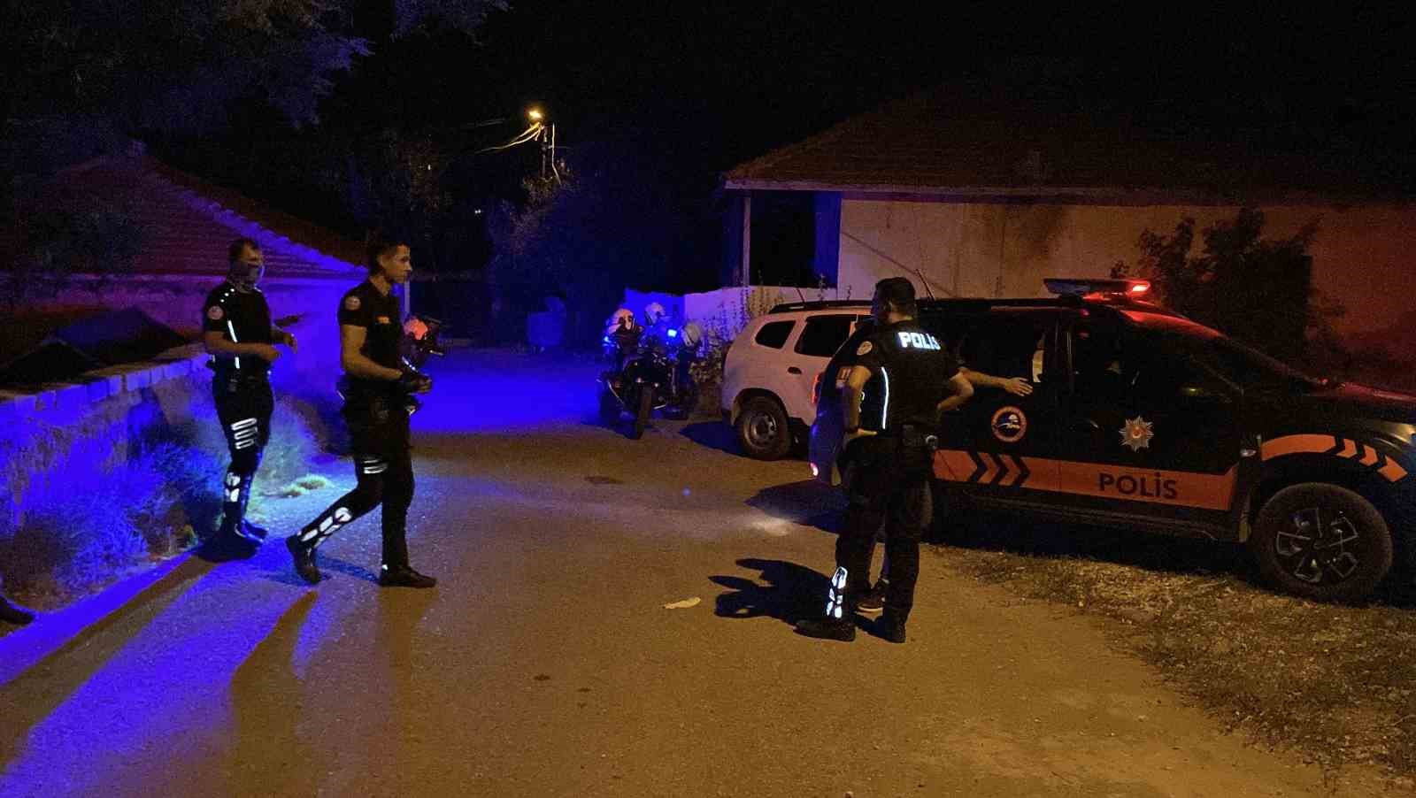 Tartışan 2 arkadaş birbirini bıçakladı: 2 yaralı