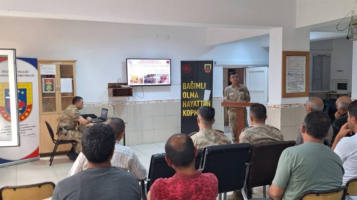 Jandarma ekipleri köylerde bilgilendirme çalışmalarını sürdürüyor