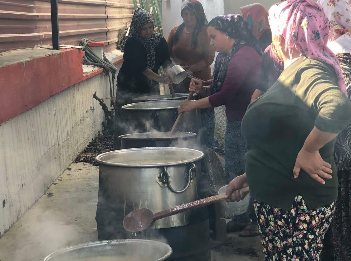 Bereketli Mahallesi’nde aşure ve keşkek hayrı