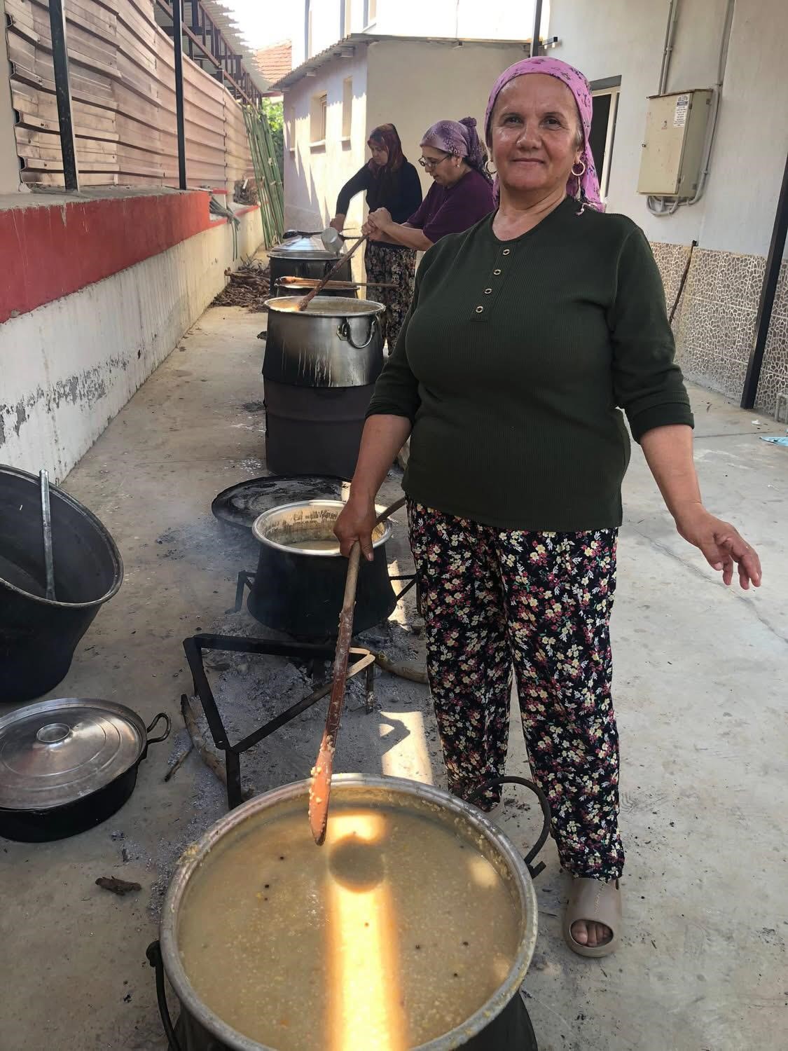 Bereketli Mahallesi’nde aşure ve keşkek hayrı