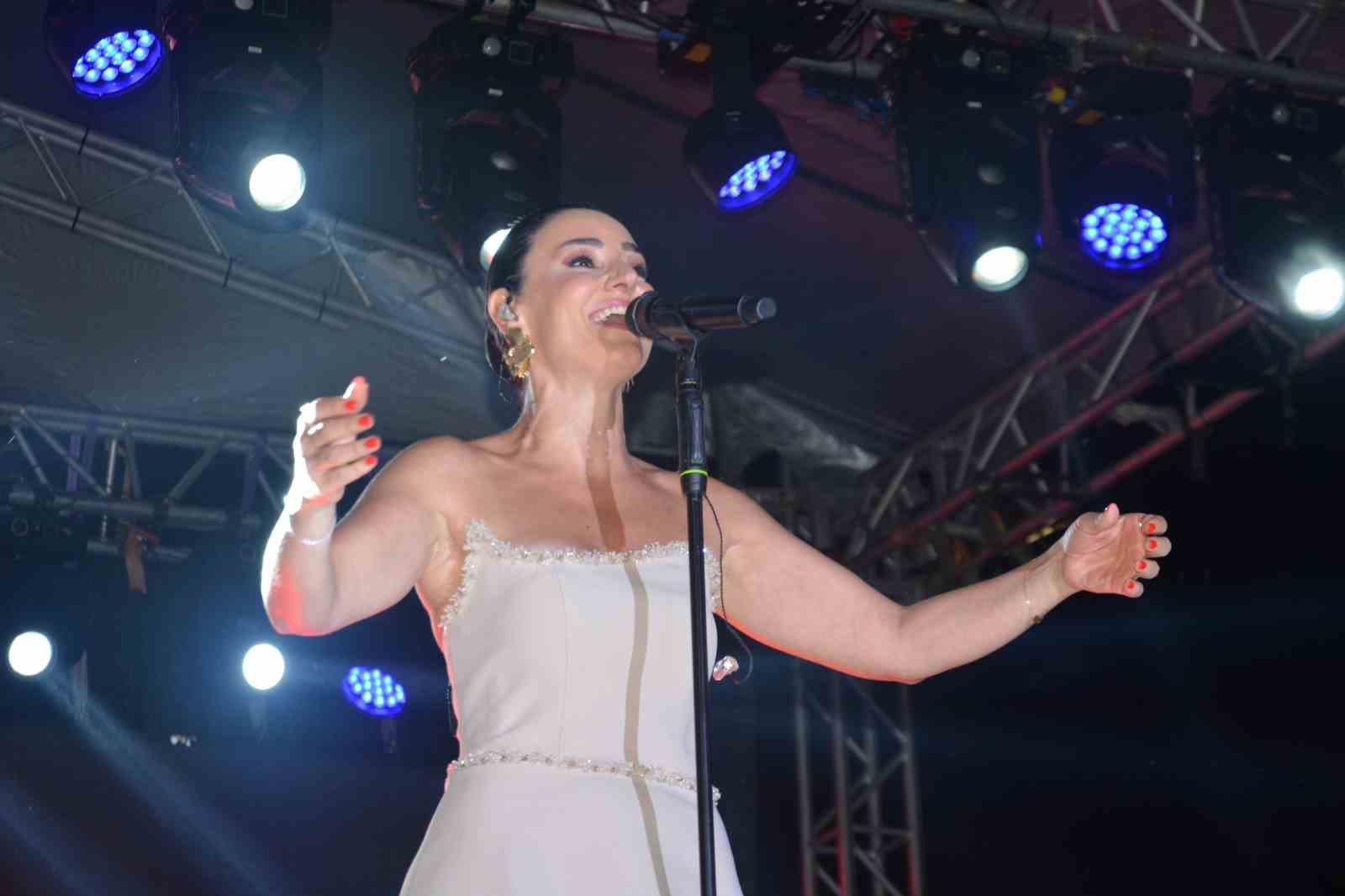 Ordu’da Sevcan Orhan rüzgarı esti: "Müziğine, kültürüne, memleketine sahip çıkan insanın sırtı yere gelmez"