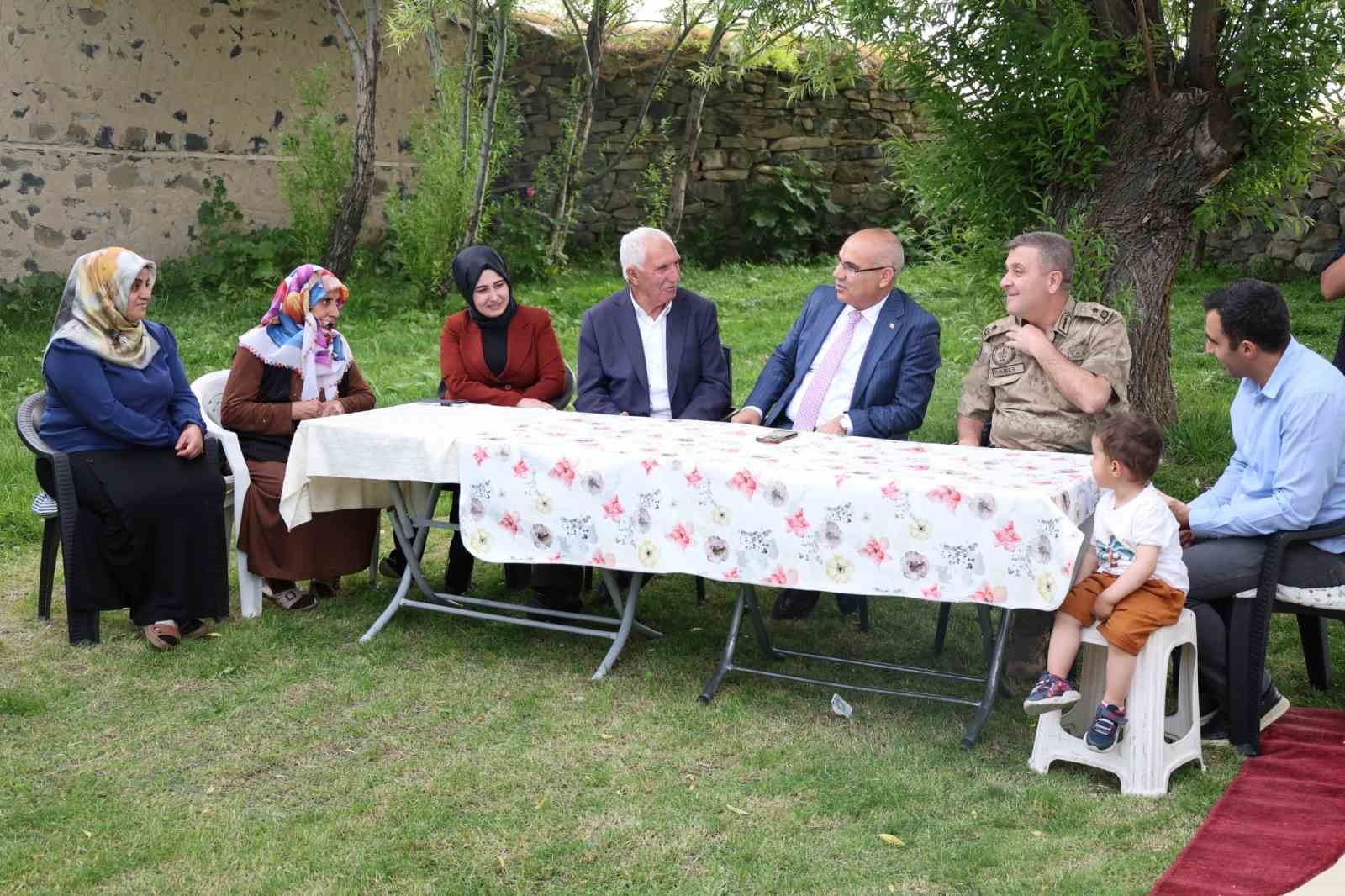 Ağrı Valisi Koç’tan Diyadin ve Taşlıçay’da şehit ailelerine ziyaret