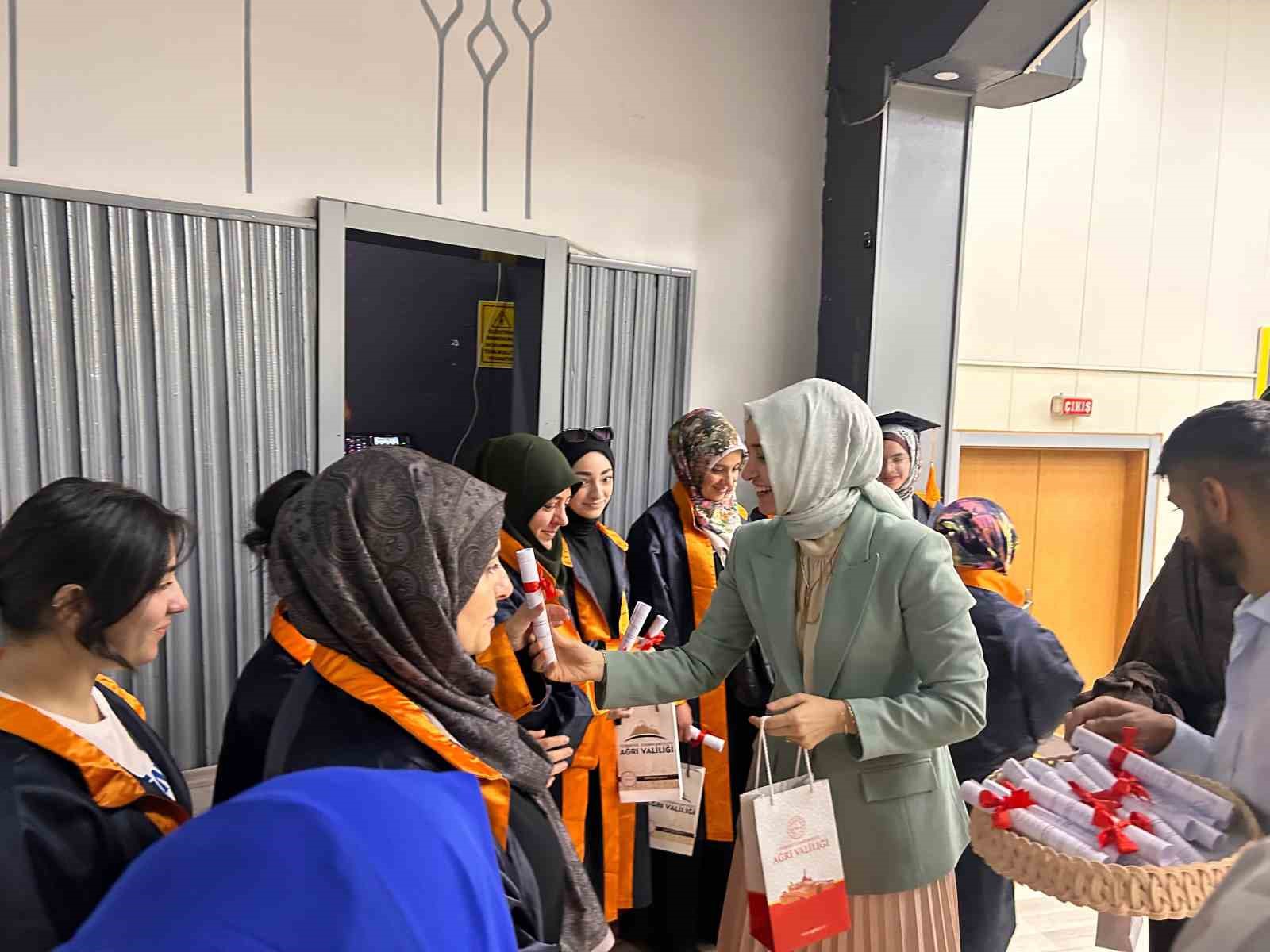 Ağrı’da Anne Akademisi mezuniyet töreni düzenlendi