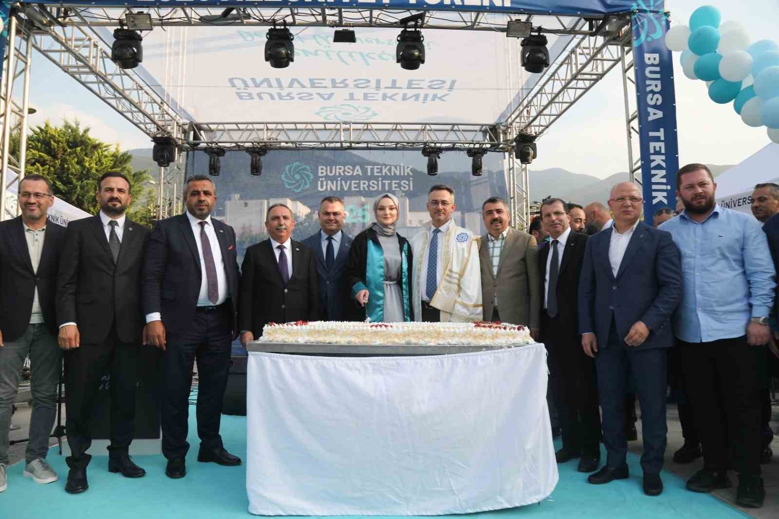 BTÜ’de mezuniyet sevinci ve 15. yıl gururu bir arada