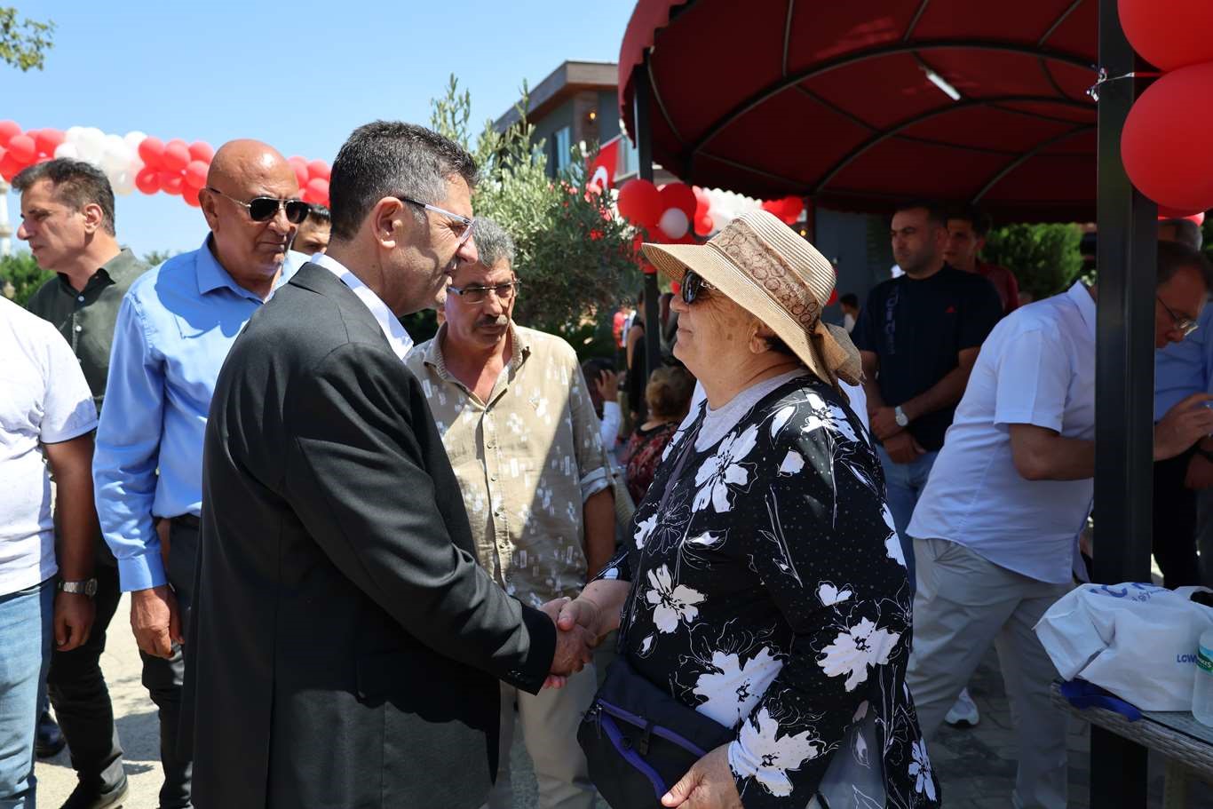 Çekmeköy’de ’Halk Kafe’ düzenlenen törenle hizmete açıldı