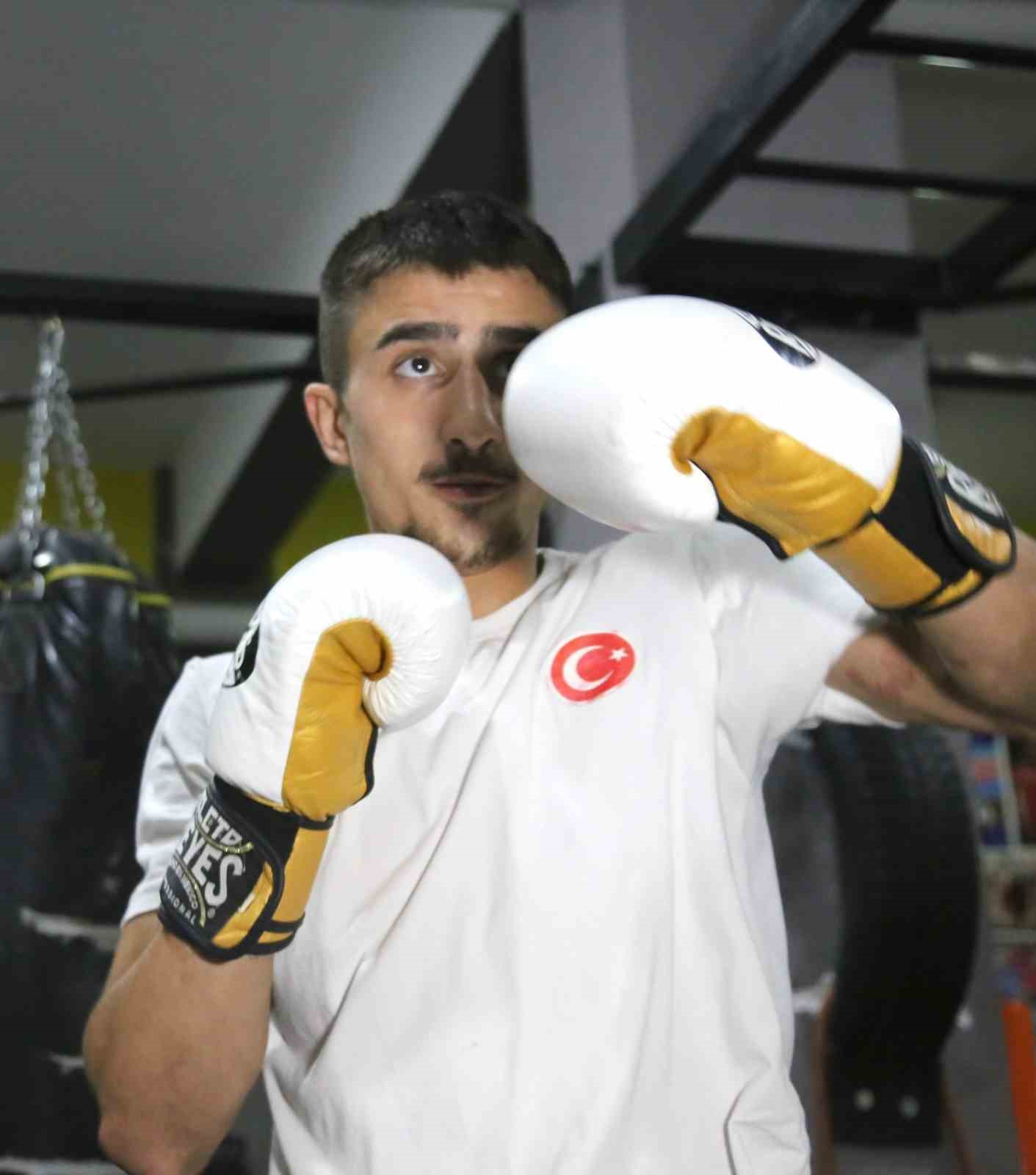 Gündüz sanayide, akşam ringde ter döküyor
