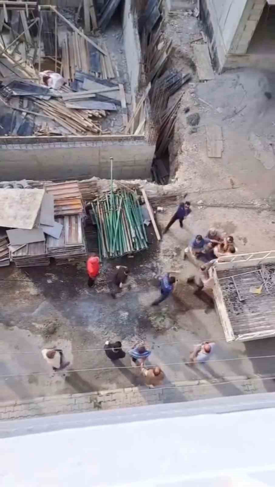 Korku dolu anlar: Yumrukların havada uçuştuğu kavgayı polis ayırdı