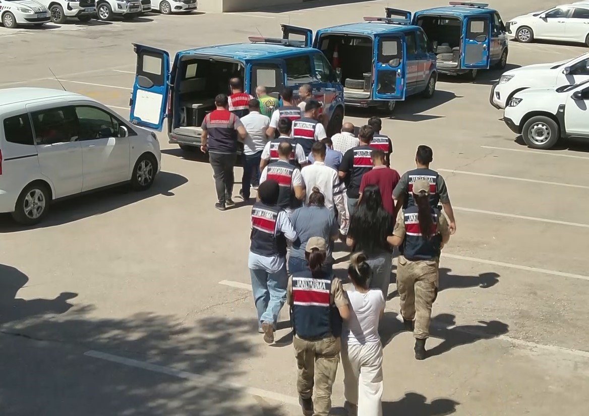 Yüksek kar vaadiyle dolandırıcılık yapan 27 şahıs tutuklandı