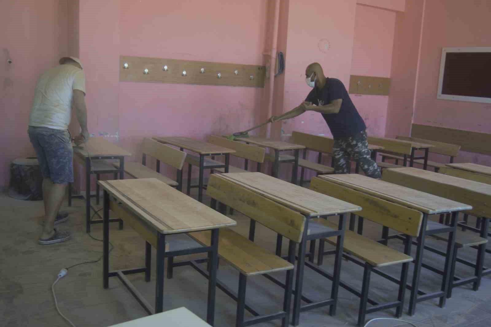 Okullar tatil oldu, idareciler tatil yerine tadilat seti
