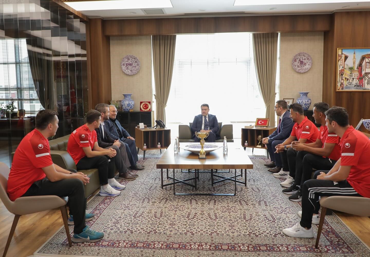 Vali Musa Işın, Türkiye Şampiyonu Kütahya Ecofirm Ayak Tenisi Takımını ağırladı