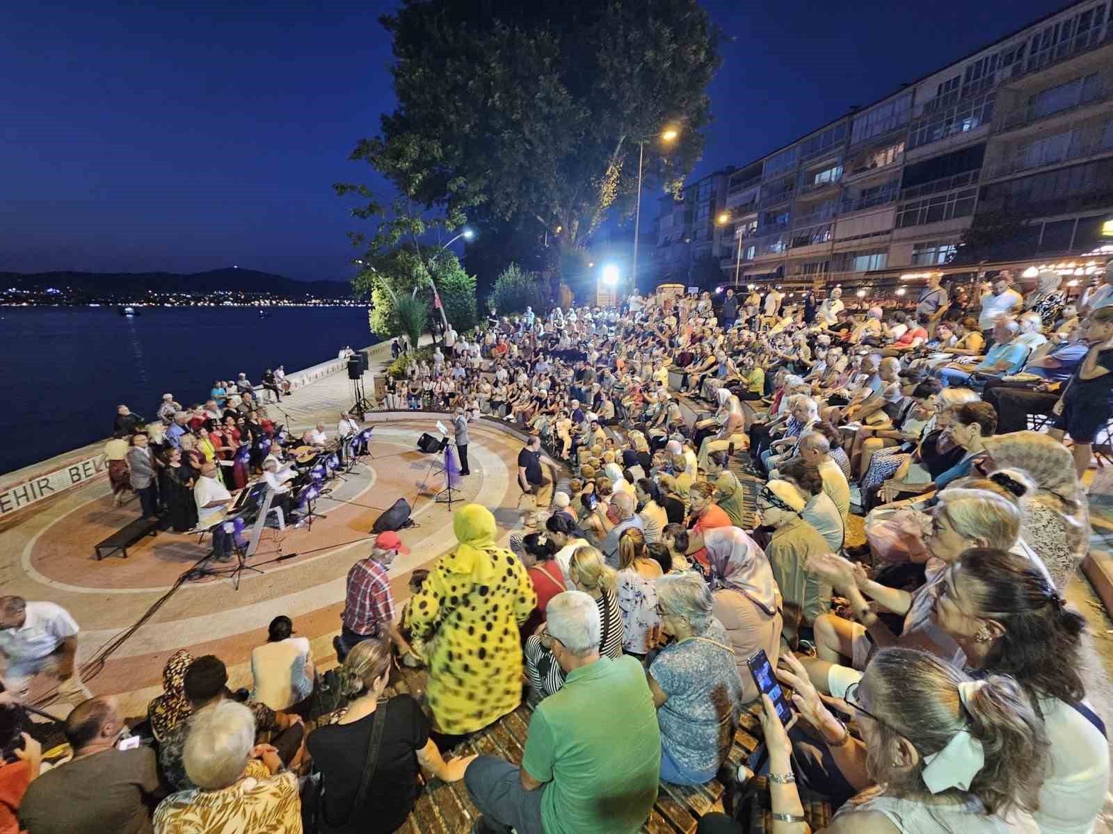 Gölcük Belediyesi TSM korosu kulakların pasını sildi