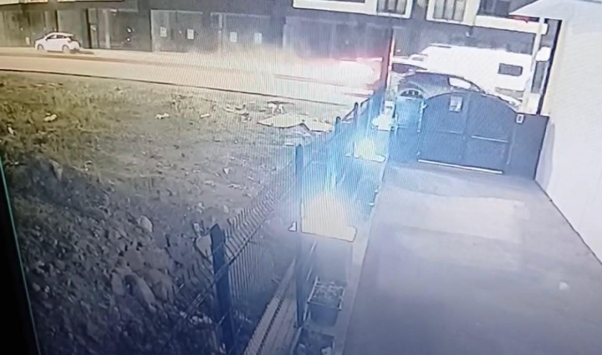 Elazda pikap otomobille arpt: 3 yaral
