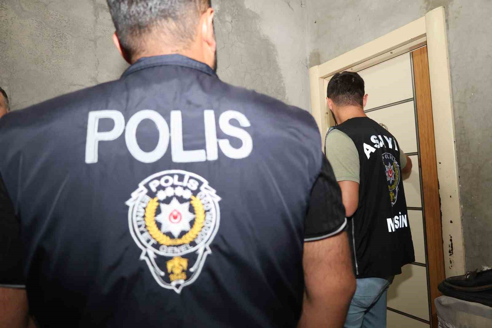 Mersin&rsquo;de aranan şahıslara y&ouml;nelik operasyon: 81 kişi yakalandı
