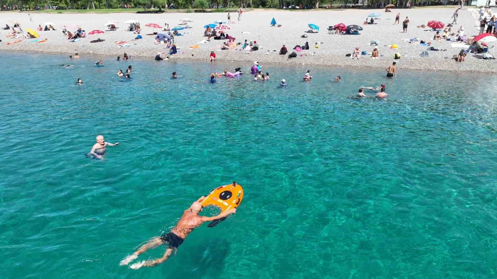 Konyaaltı Sahili’nde İnsansız Robot Cankurtaran iş başında