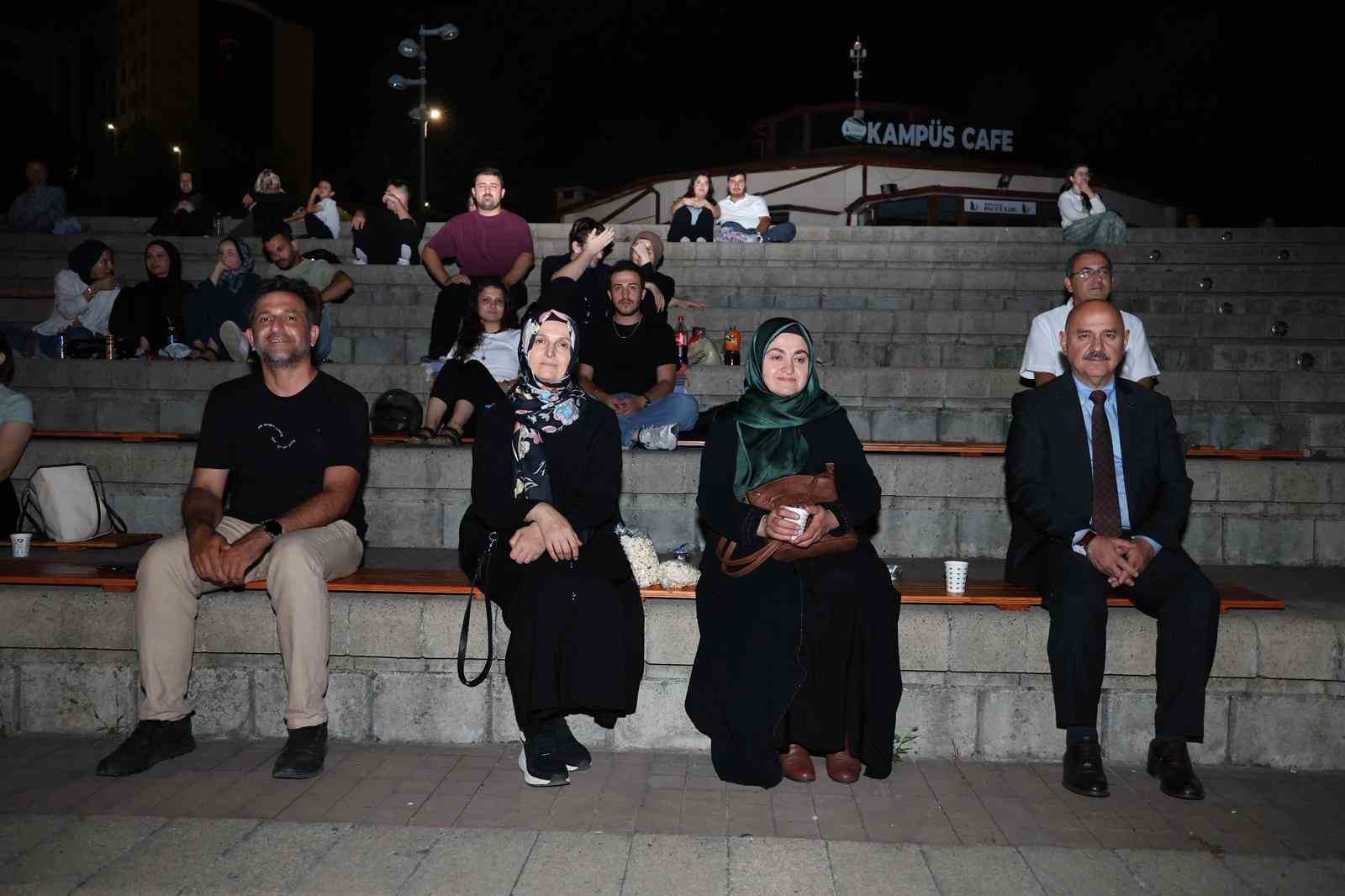 Nostalji ve kahkaha bir arada
