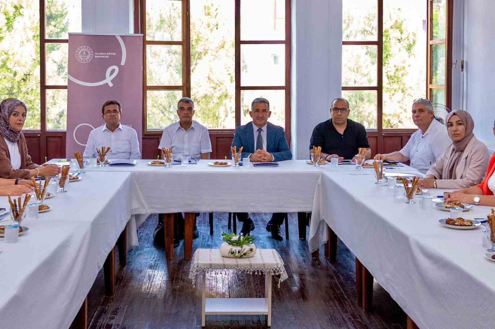 Menteşe’de hayat boyu öğrenme komisyonu toplantısı gerçekleştirildi