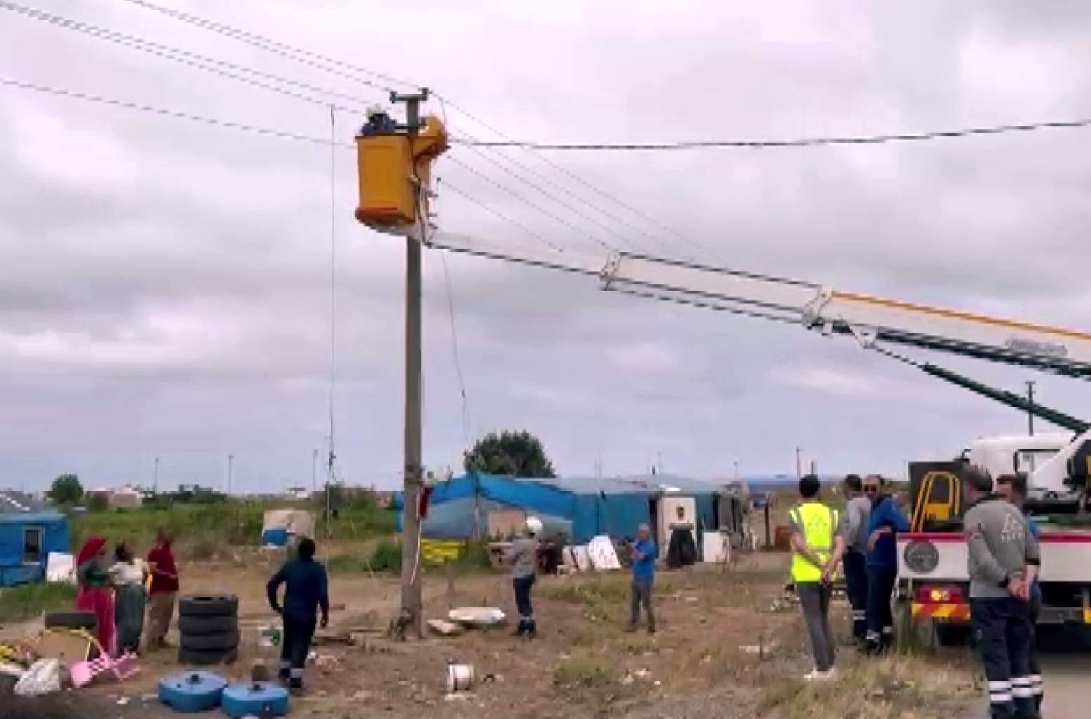 Karasu’da kaçak elektrik operasyonu: Usulsüz hatlar kesildi, ceza yağdı