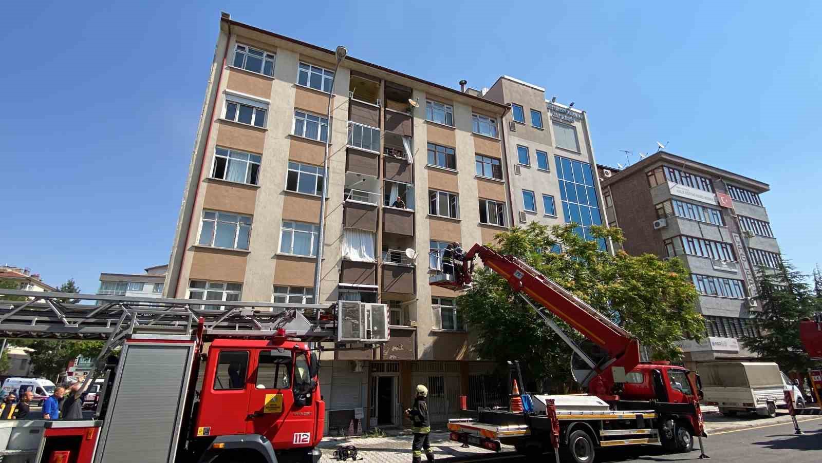Konya’da apartmanda yangın paniği: 5 kişi dumandan etkilendi