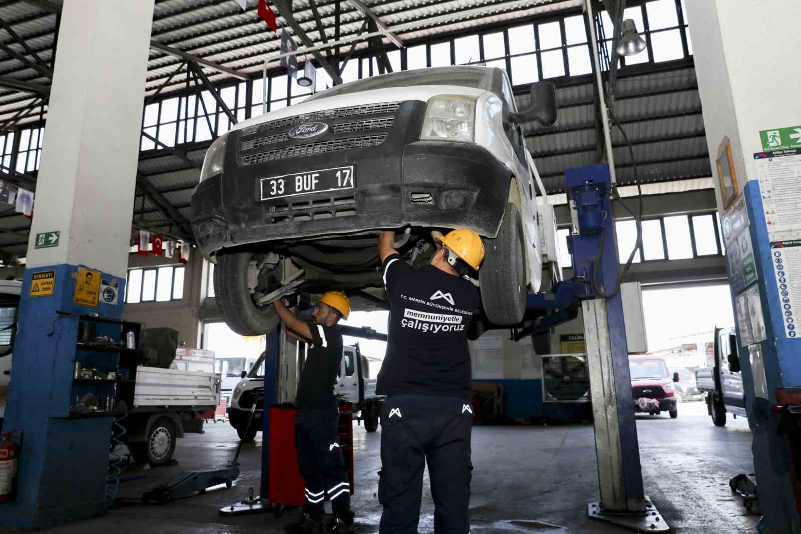 Mersin’de belediye araçları kendi atölyelerinde onarılıyor