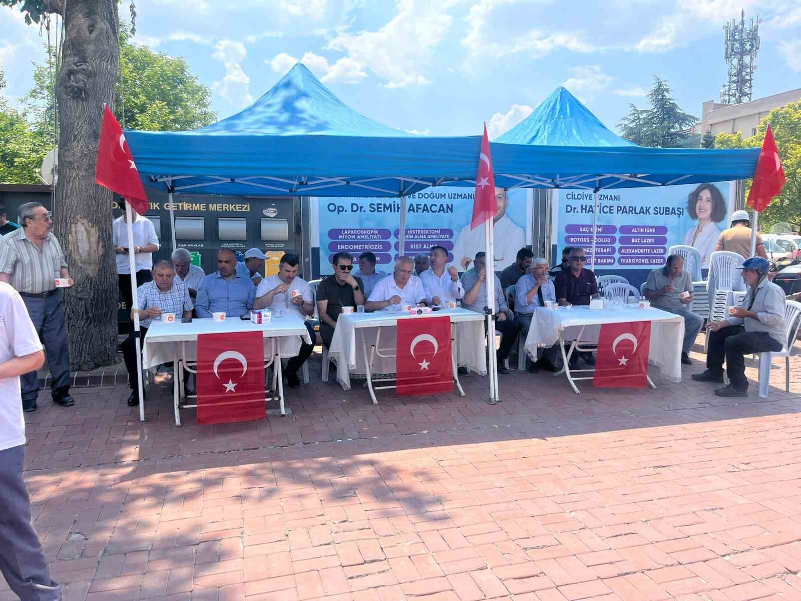 AK Parti Tavşanlı İl&ccedil;e Teşkilatı&rsquo;ndan aşure ikramı
